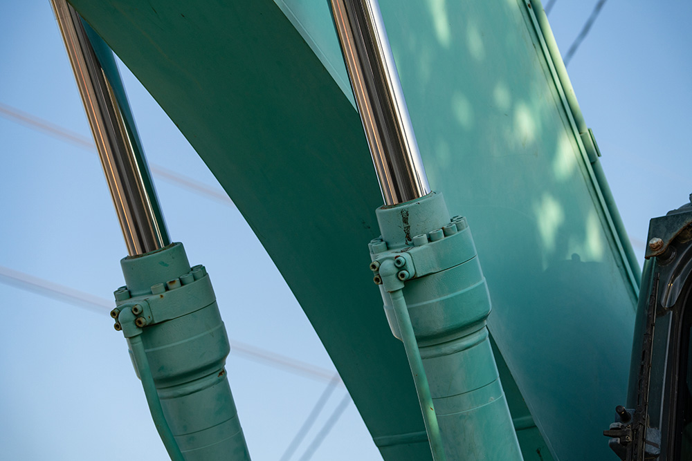 Hydraulic Boom Cylinders on a Kobelco Excavator