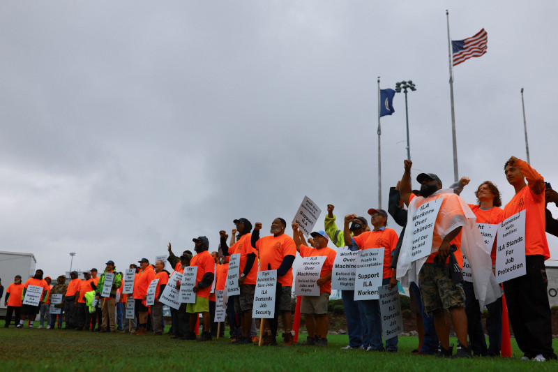 The Impact of the Port Workers Strike on the Heavy Equipment Industry