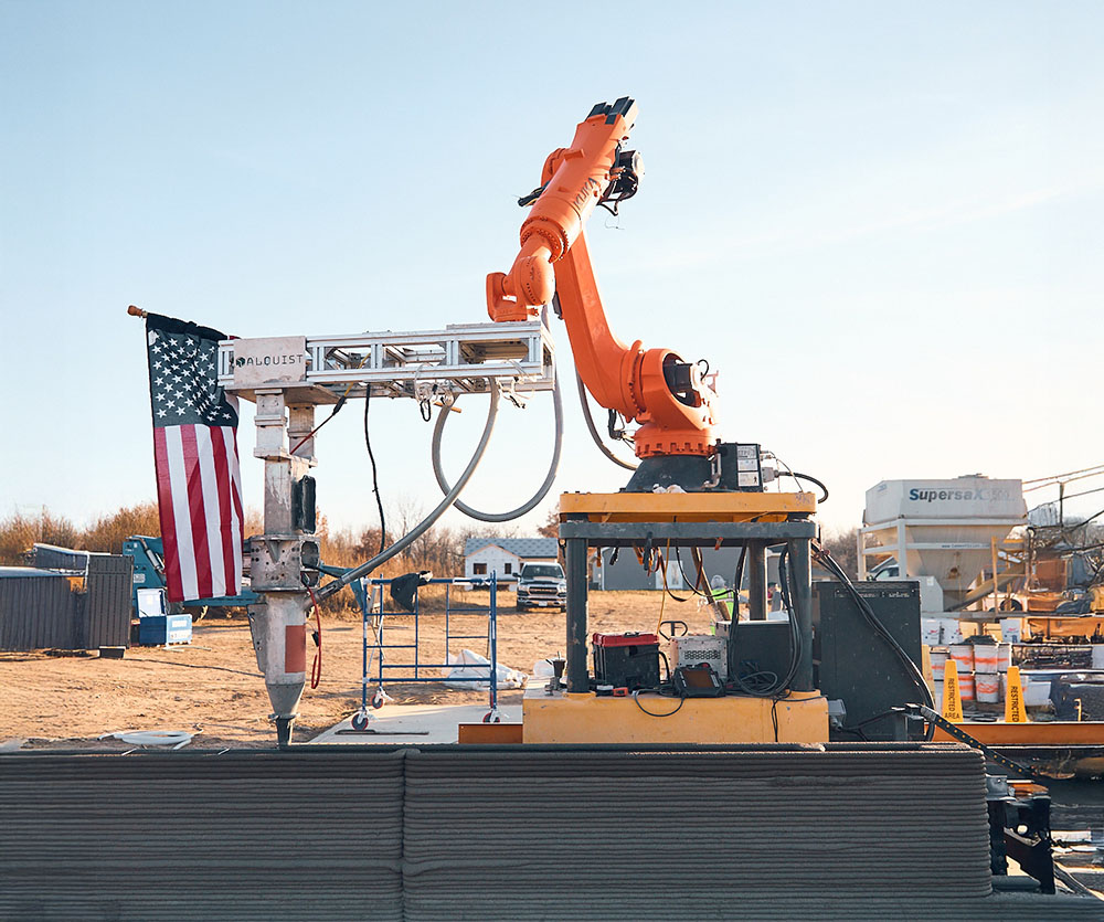 Alquist A1 3D printer working on wall