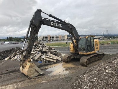 Deere 245G LC Excavator