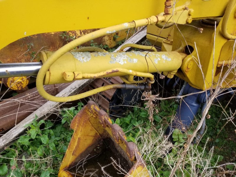  repair or replace Hydraulic cylinders