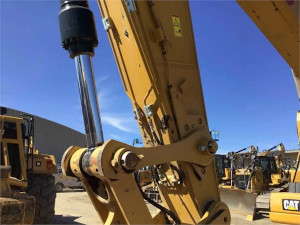 Heavy Equipment Hydraulic Cylinders & Seal Kits